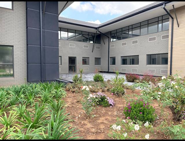 3,949M² OFFICE TO LET IN VORNA VALLEY